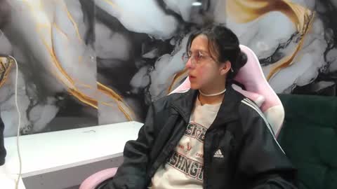 Snapshot of ling_ling24 chatting on October 20, 3:40 am ling ling24 online show from October 20, 3:40 am