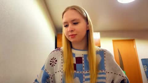 Snapshot of linncrisafi chatting on February 7, 2:43 pm Rose online show from February 7, 2:43 pm