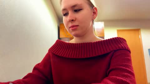 Snapshot of linncrisafi chatting on February 12, 8:37 pm Rose online show from February 12, 8:37 pm