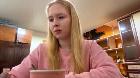 Snapshot of linncrisafi chatting on February 16, 5:53 pm Rose online show from February 16, 5:53 pm