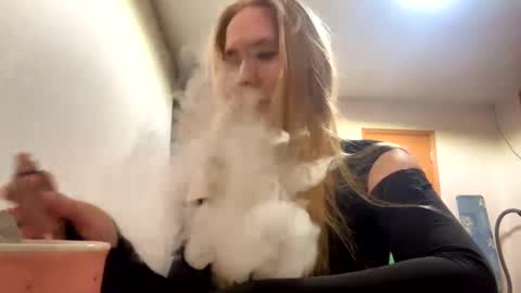 Snapshot of linncrisafi chatting on February 22, 7:34 pm Rose online show from February 22, 7:34 pm