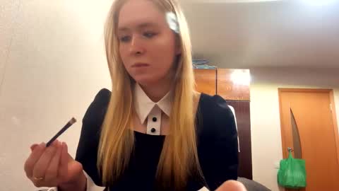 Snapshot of linncrisafi chatting on February 25, 7:34 pm Rose online show from February 25, 7:34 pm