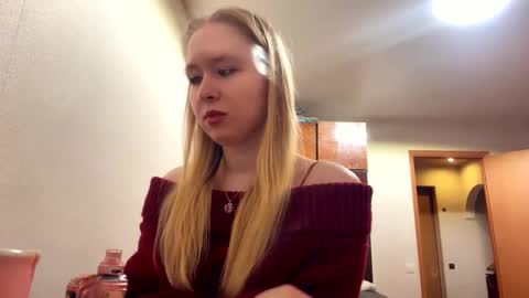 Snapshot of linncrisafi chatting on February 26, 7:24 pm Rose online show from February 26, 7:24 pm