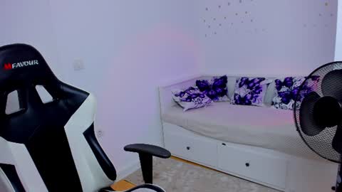 Tina online show from August 9, 6:02 pm
