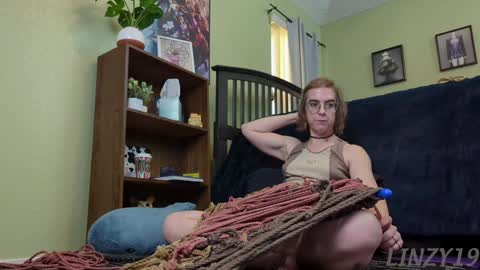 Linzy19 online show from December 16, 11:28 pm