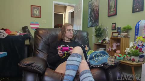 Snapshot of linzy19 chatting on January 21, 6:23 pm Linzy19 online show from January 21, 6:23 pm