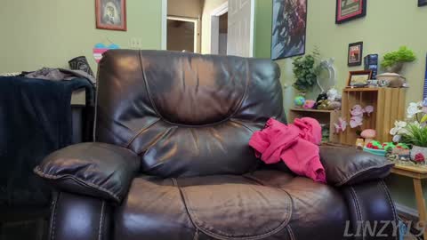 Snapshot of linzy19 chatting on January 23, 6:56 pm Linzy19 online show from January 23, 6:56 pm