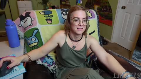 Snapshot of linzy19 chatting on February 4, 12:29 am Linzy19 online show from February 4, 12:29 am