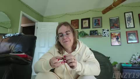 Snapshot of linzy19 chatting on November 10, 5:34 pm Linzy19 online show from November 10, 5:34 pm