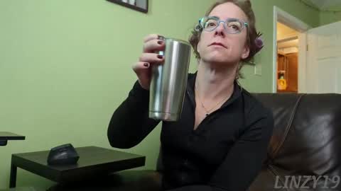 Linzy19 online show from December 3, 3:32 pm