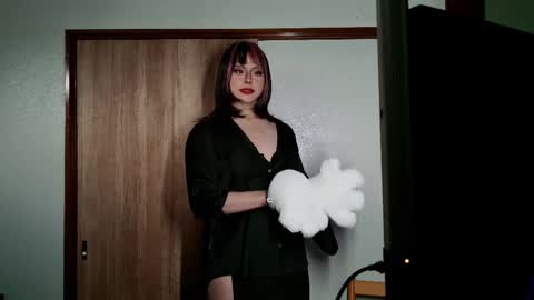 lionnigouki online show from January 4, 6:30 am