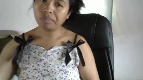 liora online show from May 10, 4:28 am