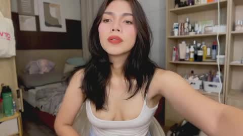 Liora of Ophir online show from April 18, 3:21 am