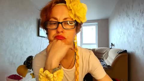 Liora Weiss online show from May 13, 9:06 am