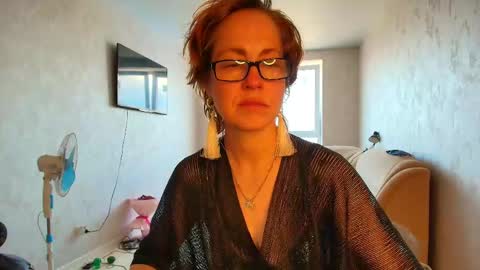 Liora Weiss online show from May 29, 7:50 am