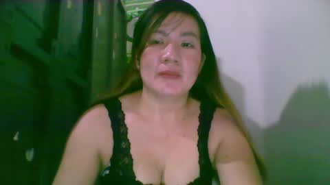 Snapshot of lipsofangel16 chatting on January 9, 11:56 pm im cherry online show from January 9, 11:56 pm