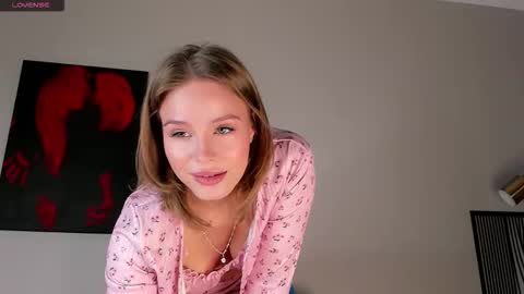 Snapshot of lipswithsweetonthem chatting on September 18, 1:18 am Lina online show from September 18, 1:18 am