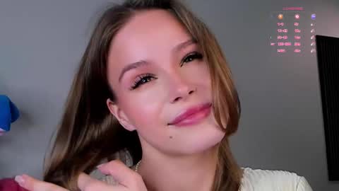 Snapshot of lipswithsweetonthem chatting on September 28, 1:44 am Lina online show from September 28, 1:44 am