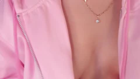 Snapshot of lipswithsweetonthem chatting on September 30, 1:21 am Lina online show from September 30, 1:21 am