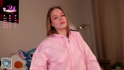 Snapshot of lipswithsweetonthem chatting on October 3, 1:13 am Lina online show from October 3, 1:13 am