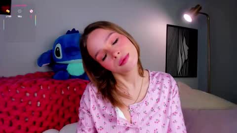 Snapshot of lipswithsweetonthem chatting on October 13, 1:27 am Lina online show from October 13, 1:27 am