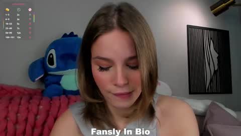 Snapshot of lipswithsweetonthem chatting on October 17, 1:31 am Lina online show from October 17, 1:31 am