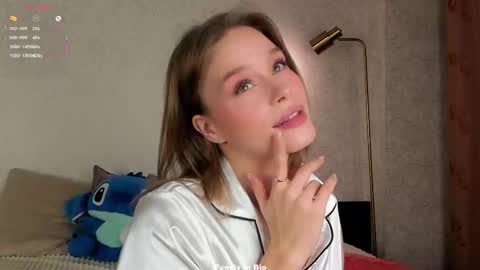 Snapshot of lipswithsweetonthem chatting on November 10, 1:26 am Lina online show from November 10, 1:26 am