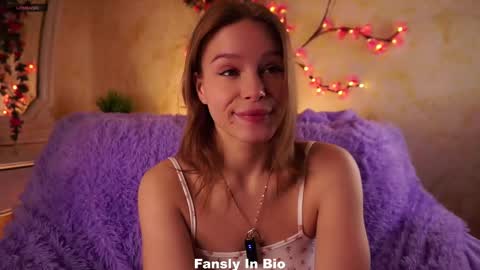 Snapshot of lipswithsweetonthem chatting on December 1, 1:43 am Lina online show from December 1, 1:43 am