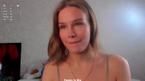 Snapshot of lipswithsweetonthem chatting on December 3, 1:24 am Lina online show from December 3, 1:24 am