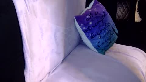 Snapshot of liratransxo chatting on September 28, 4:01 pm Transexual Elixir online show from September 28, 4:01 pm