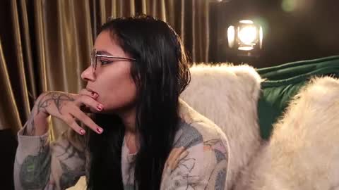 Snapshot of lireesa chatting on February 6, 3:59 am Lire online show from February 6, 3:59 am