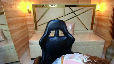 Lirianne online show from November 10, 7:57 pm