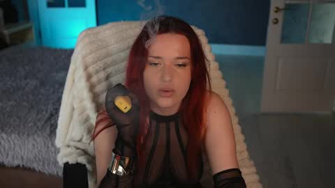 lisa_elfy online show from April 18, 2:21 pm