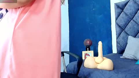 Snapshot of lisa_louis chatting on October 15, 6:35 am lisa_louis online show from October 15, 6:35 am