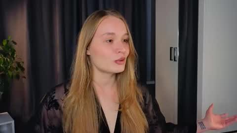 Elisabeth or Lisa online show from September 17, 8:21 pm