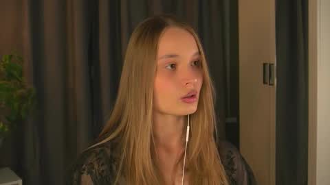 Elisabeth or Lisa online show from September 26, 8:13 pm