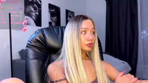 Lisa online show from November 5, 2:06 pm