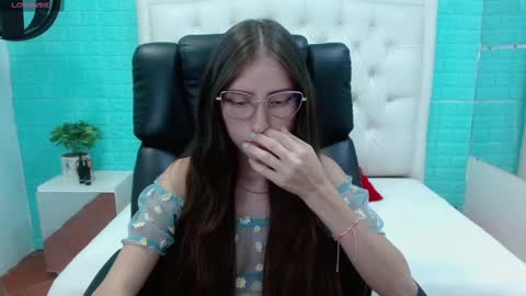 Snapshot of lisa_styleglam chatting on March 12, 4:24 pm Lisa online show from March 12, 4:24 pm