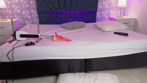 lisa_sweetas online show from April 10, 3:01 am