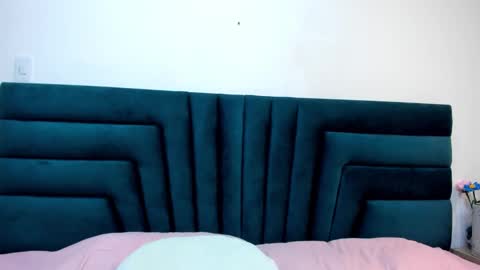 Snapshot of lisa_white_ chatting on March 10, 12:18 am lisa white online show from March 10, 12:18 am