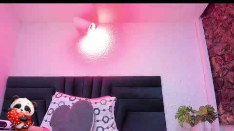 Snapshot of lisa_white_ chatting on February 16, 3:57 am lisa white online show from February 16, 3:57 am