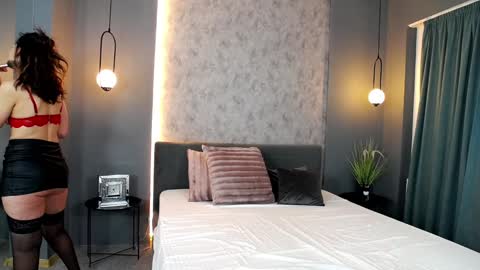 lisacroft online show from February 3, 6:45 am