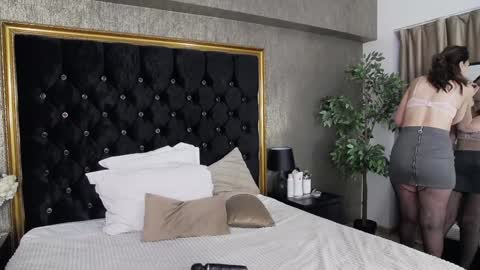 lisacroft online show from February 8, 6:54 am