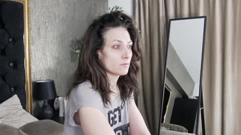 lisacroft online show from February 9, 4:14 am