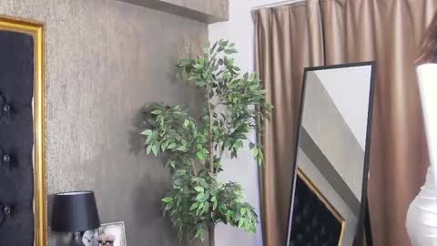 lisacroft online show from February 20, 5:55 am