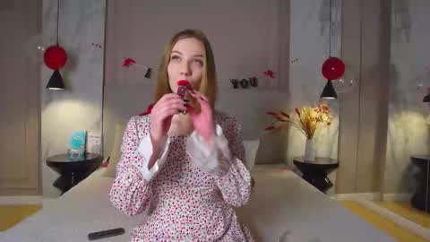 Snapshot of lisafalse chatting on February 15, 7:51 am Lisa online show from February 15, 7:51 am