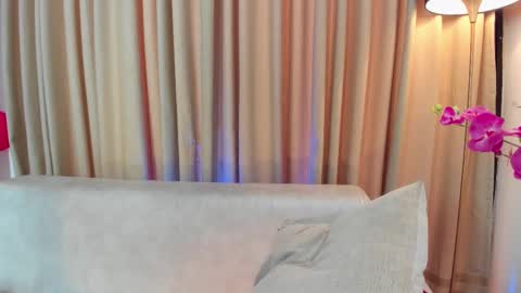 Snapshot of lisahadwiin chatting on February 15, 9:37 pm LisaHadwiin online show from February 15, 9:37 pm