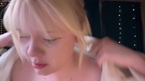 -Lisa- Help me to reach 100 thumbs up3 online show from March 22, 8:23 pm