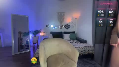 Lisa  online show from February 13, 1:48 pm