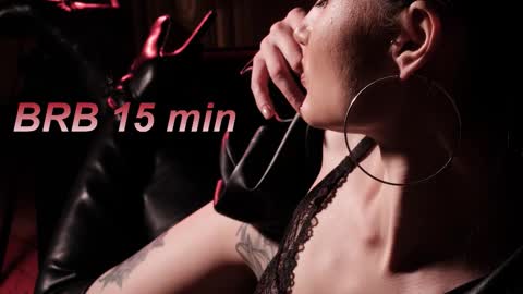 Lisa Moore online show from November 29, 1:25 pm